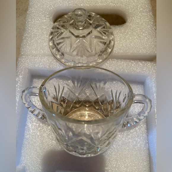 Cute glass sugar bowl good used condition no defects 3.5 inches wide, 2.75” tall - Picture 3 of 5
